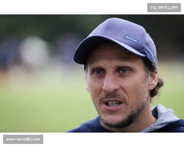 揭秘曼联传奇弗兰的卓越技能与比赛技巧分析