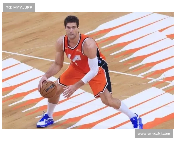 布克带动进攻核心巧妙配合分析 提升球队整体进攻效率